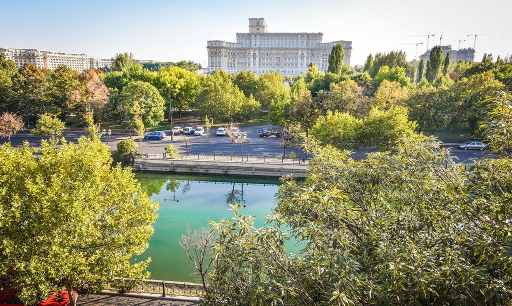 Parliament & River View Bucarest